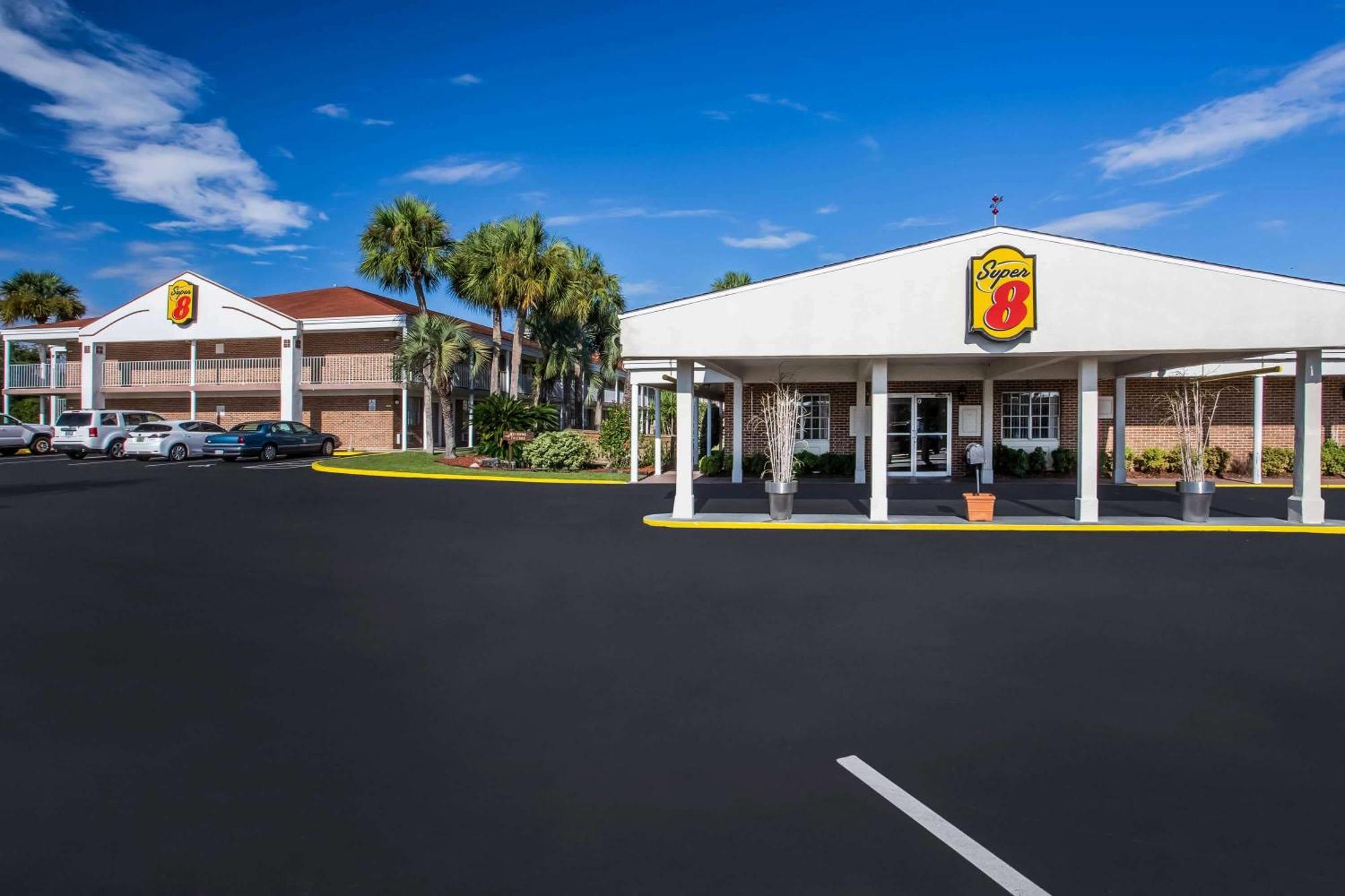 Super 8 By Wyndham Lake City Exterior foto